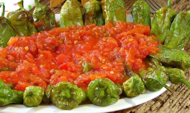 Biber kızartması yaparken mutlaka deneyin! Biberlerin yağ çekmesini önleyen tek yöntem... 1